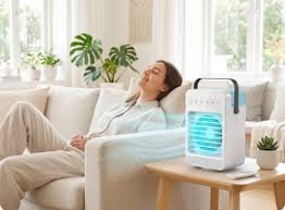Neu bereitgestelltes Wohnbereich-Motiv mit TundraFreeze neben einem Sofa
